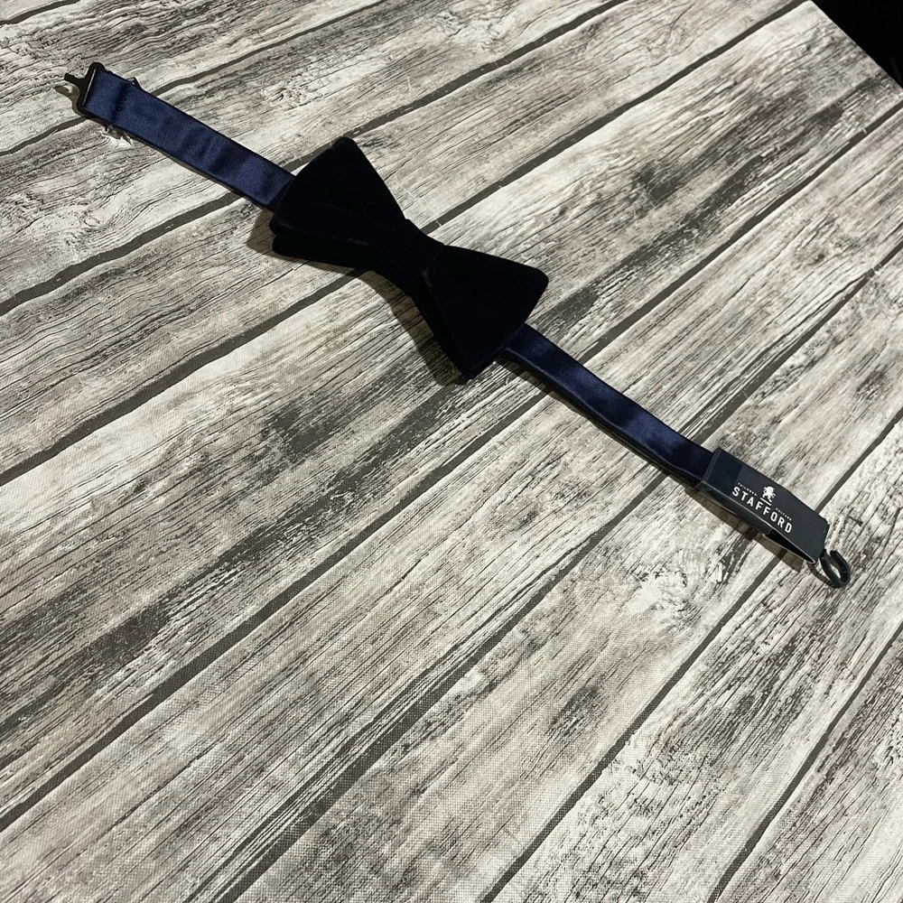 NWT STAFFORD BOW TIE